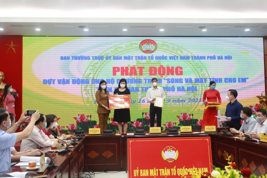 HANEL ỦNG HỘ 18 BỘ MÁY TÍNH CHO CHƯƠNG TRÌNH “SÓNG VÀ MÁY TÍNH CHO EM”